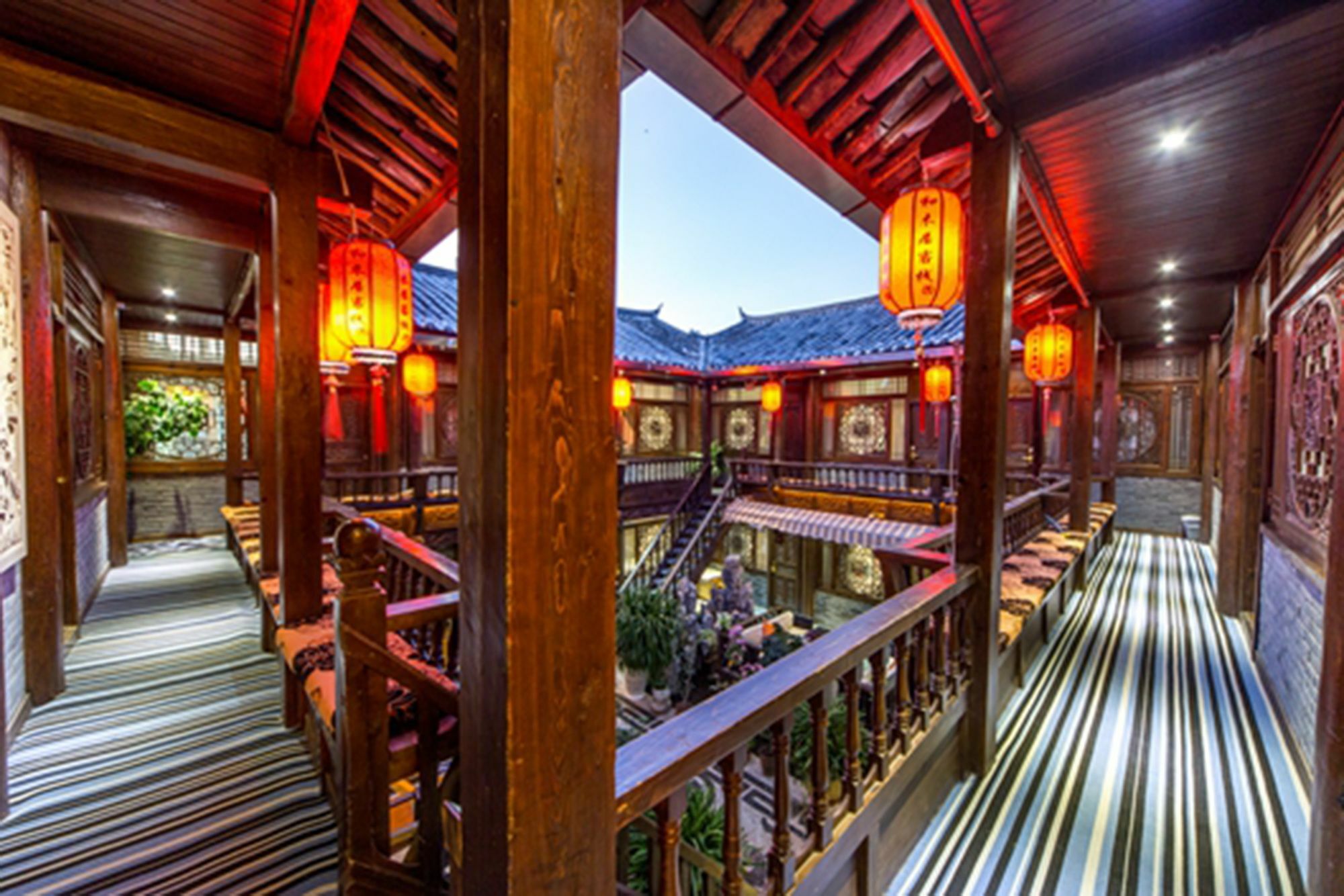 He Mu Ju Inn Zhongyi Branch 麗江市 エクステリア 写真