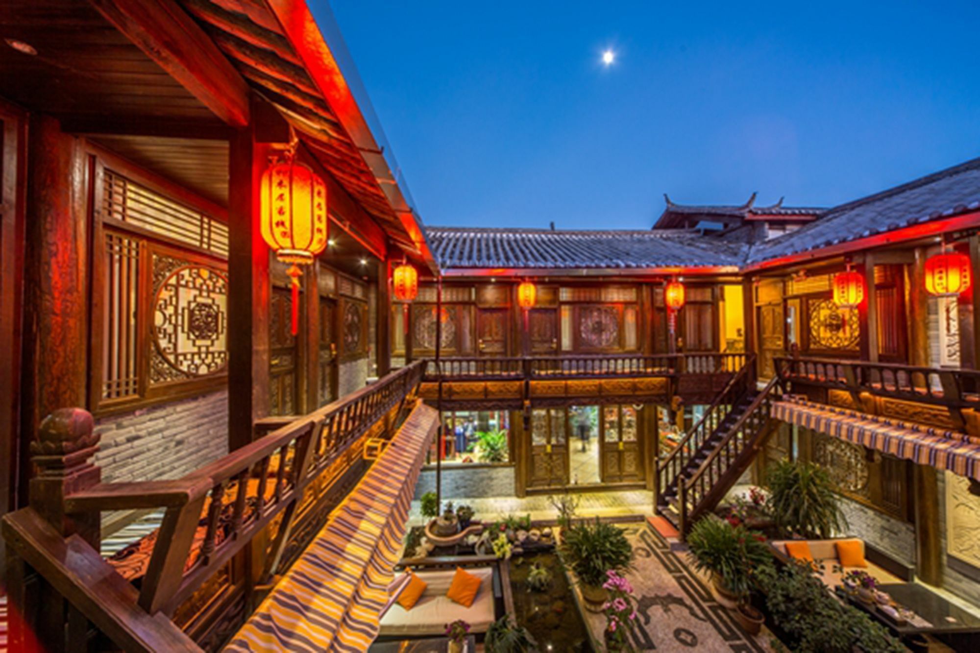 He Mu Ju Inn Zhongyi Branch 麗江市 エクステリア 写真