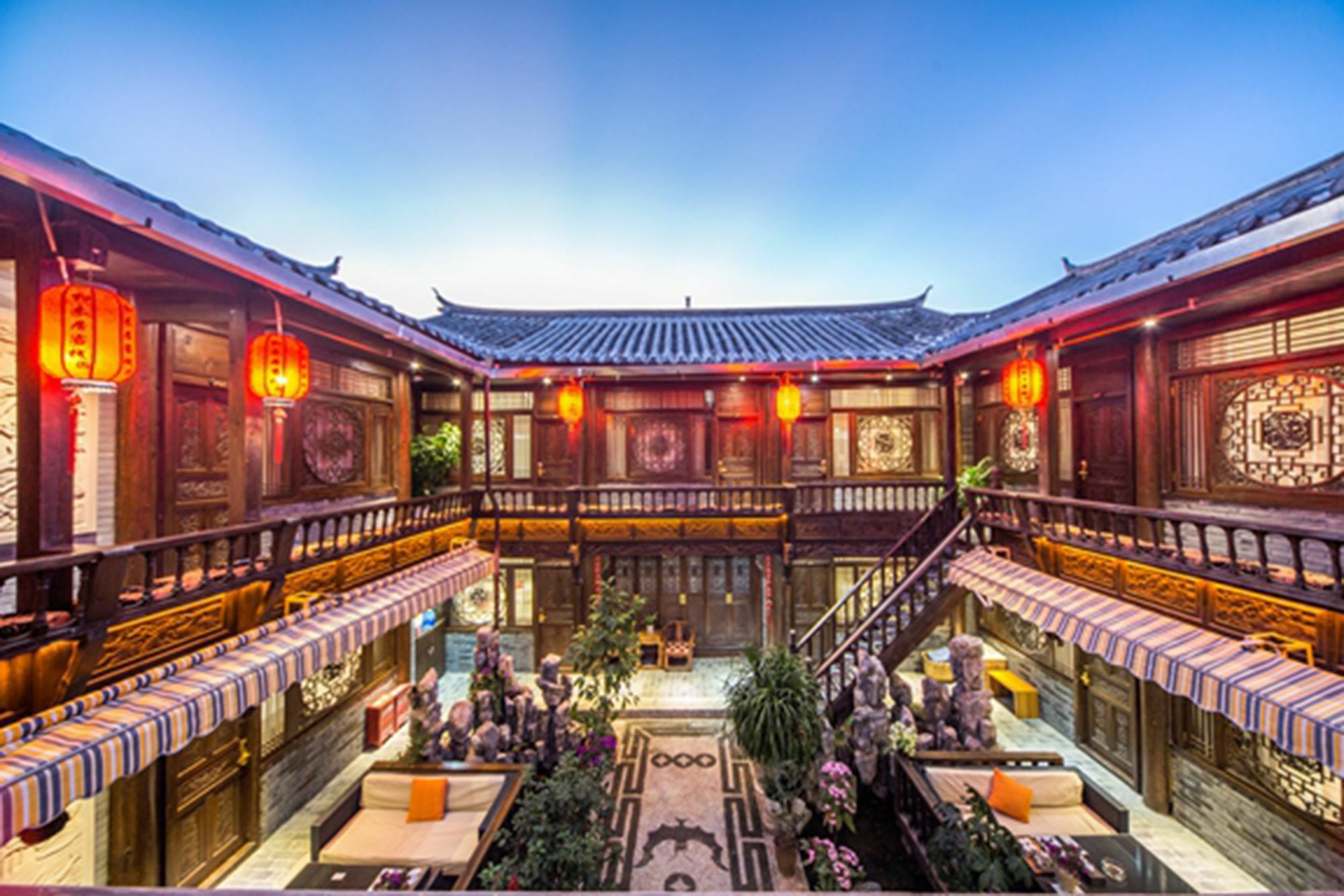 He Mu Ju Inn Zhongyi Branch 麗江市 エクステリア 写真